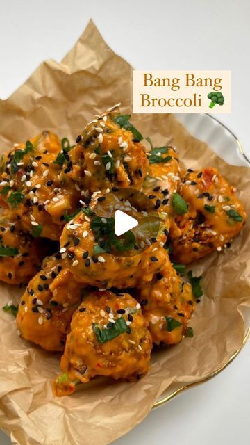 379K views · 12K likes | Guntas Sethi on Instagram: "✨Bang Bang Broccoli ✨  Crispy and crunchy on the outside, yet soft on the inside🤌🏼✨This Bang Bang Broccoli is a perfect snack or appetizer.  Served with a delicious bang bang sauce, it’s ready in 20 mins or less. Once you try it out, you’ll definitely want to make it throughout the year for all the right reasons❤️❤️  Recipe:   For the coating: -One head of Broccoli  -2 tbsp maida  -2 tbsp corn flour -1 tsp salt  -2 tsps italian seasonings  -1 tsp garlic powder  -1 tsp paprika powder  -2 tbsp water -1 cup bread crumbs  -Oil for drizzling   For the bang bang sauce:  -2 tbsp mayo  -1 tbsp sweet chilli sauce  -1 tbsp siracha  To garnish:  -Spring onions -Sesame Seeds   🥦 Air fry the broccoli for 15-20 mins   🥦Coat it perfectly on all sid Bang Bang Broccoli, Bang Bang Sauce, Italian Seasonings, Garlic Broccoli, Sweet Chilli Sauce, Corn Flour, Spring Onions, Sweet Chilli, Chilli Sauce