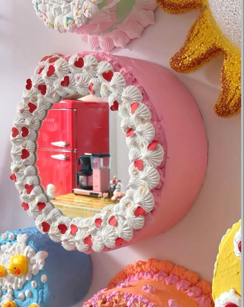 Selfie Cake, Eclectic Boho Bedroom, Mirror Decorations, Fake Cakes, Girl Apartment Decor, Decoden Diy, Pastel Cupcakes, Interior Mirror, Mirror Decoration