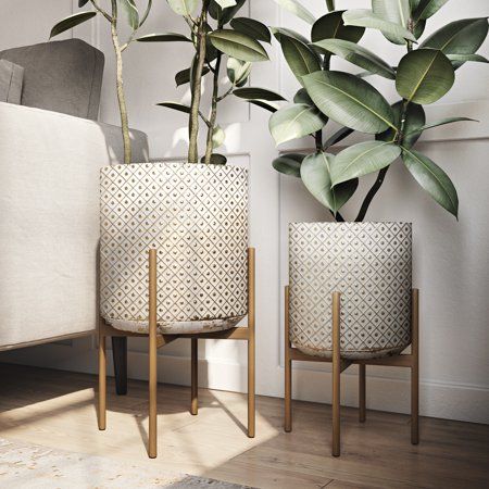 Accented with a crosshatch design, these metal planters combine traditional elegance and modern style. The crosshatching features gold dotted embellishments while the entire piece has an aged, distressed look. Gold, taupe, and white coloring on the pieces let them pair well with boho chic and modern spaces. Put them to use as a planter for favorite plants and you'll love the elegance they offer. Tattoo Wallpaper, White Planters, Inspire Me Home Decor, Metal Planters, Maple Leafs, Modern Spaces, Indoor Planters, Decoration Design, Plant Decor