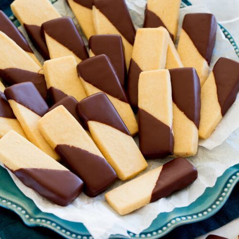 Shortbread Cookies Recipe - Cooking Classy Shortbread Bites, Cornflake Cookies, Shortbread Cookies Easy, Short Bread, Classic Cookies Recipes, Bread Cookies, Buttery Shortbread Cookies, Shortbread Cookie Recipe, Clam Recipes