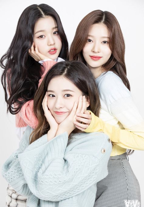 Trio Poses, Vivi Magazine, Wonyoung And Yujin, Group Photo Poses, Group Picture Poses, Iz One Wonyoung, Friendship Photoshoot, Sisters Photoshoot, Group Poses