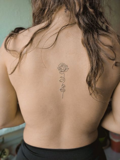 Small Rose Tattoo Placement, Tulip Spine Tattoo, Rose Back Tattoo, Rose Tattoo Placement, Vertical Tattoo, Rose Tattoo On Back, Tattooed Woman, Small Rose Tattoo, Faith Tattoo