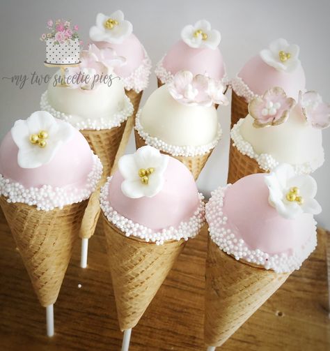 Cone Cake Ideas, Treatbox Ideas, Waffle Cone Cake Pops, Cake Ball Ice Cream Cones, Cake Pop Ice Cream Cone, Cakes With Ice Cream Cones On Top, Cupcakes With Ice Cream Cones On Top, Cake Cone, I’ve Cream Cone Cake Pops