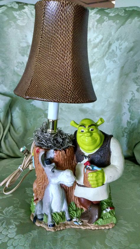 Shrek Home Decor, Shrek Room Decor, Shrek Bedroom, Swamp Party, Shrek Birthday, Rat House, Toddler Themes, College House, Quirky Decor