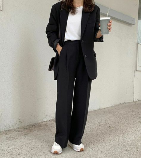 Korean Fashion Office Casual, Architecture Presentation Outfit, Classy Outfits Korean, Blazer Outfits Korean, Formal Black Suits For Women, Women In Black Suits, Blazer Korean Outfit, Monochrome Outfit Black And White, Black One Piece Outfit