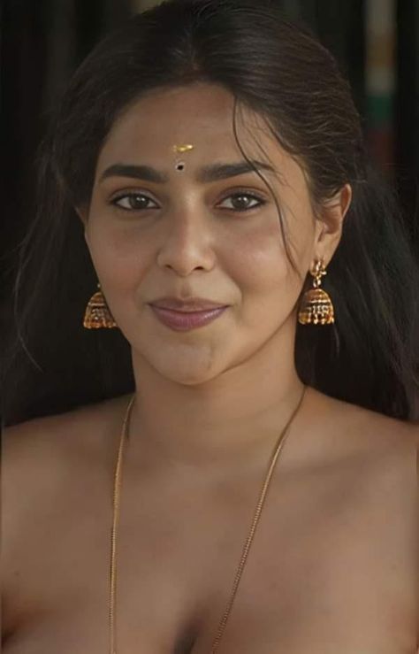 Aishwarya Lekshmi Hot, Actress Fake Edit, Aishwarya Lekshmi, Egirl Style, Indian Natural Beauty, Bollywood Hairstyles, Actress Without Makeup, Beauty Smile, Hottie Women