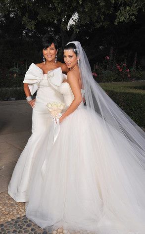 Kim Kardashian and Kris Jenner Kim Kardashian Wedding Dress, Make Up Sposa, Kardashian Wedding, Kim Kardashian Wedding, Long Gown For Wedding, Kim Kardashian Dresses, Timeless Wedding Dress, Celebrity Wedding Dresses, Wedding Dresses 2014