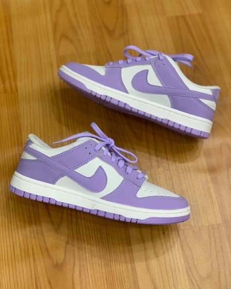 Nike Rosa, Cute Running Shoes, Pink Nike Shoes, Pretty Sneakers, Nike Shoes Air Force, Nike Shoes Girls, Preppy Shoes, Pretty Shoes Sneakers, Jordan Shoes Retro