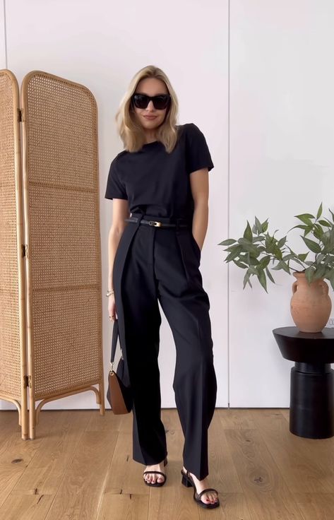 Minimalist Glam Style, Women Slacks Outfit Casual, Office Outfits Women Black Pants, Classic Modern Outfits For Women, Monochrome Office Outfit, Old Money All Black Outfit, Elegant Causal Outfits, Black Effortless Pants Outfit, Old Money Black Pants