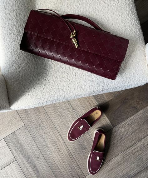 Luxury Clutch Bag, Andiamo Clutch, Clutch Bag Outfit, Loro Piana Summer Walk, Andiamo Bag, Burgundy Bag, Hot Bags, Classy Cars, Luxury Purses