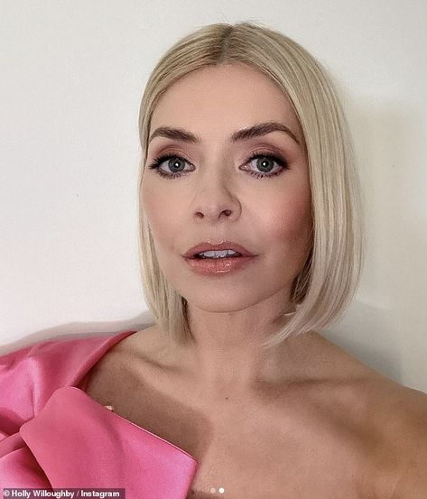 Holly Willoughby Hair, Blonde Ideas, Dancing On Ice, Blonde Bob Haircut, Pink Gown, Holly Willoughby, New Hairstyle, Pink Gowns, Blonde Bobs