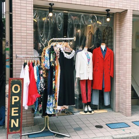 10 Tokyo Thrift Stores Where You Can Score Branded Goods For Cheap Tokyo Thrift Stores, What To Buy In Tokyo, Japan Thrift, Luxury Brands Shopping, Tokyo Vintage, Japan Fits, Vintage Tokyo, Travel Wishes, Tokyo Shopping