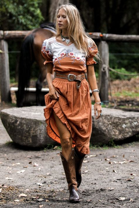 Ladylike Dress, Caroline Dress, Chasing Unicorns, Sweet Caroline, Boho Summer Outfits, Boho Fashion Summer, Eclectic Fashion, Western Boho, Closet Fashion