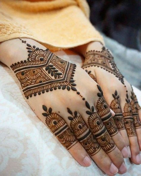 Aesthetic Minimal Mehndi, Minimal Mehndi Design, Minimal Mehndi, Simple Mehandi Designs, New Mehndi Design, Beautiful Simple Mehndi Design, Simple Mehandi, Front Mehndi Design, New Mehndi