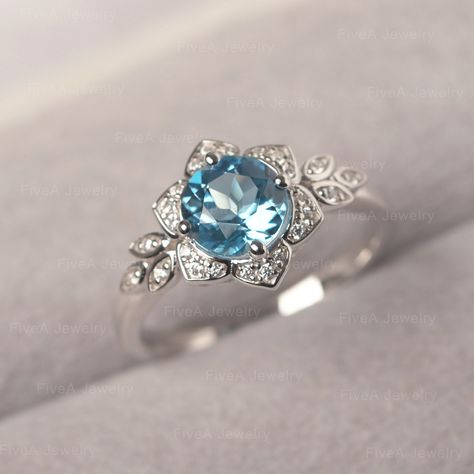 ◆The ring draws inspiration from the polaris. Hand-finished in Sterling sliver, this piece features a round shaped swiss blue topaz. Clear zirzons decorate around the main stone. An extremely simple celestial ring that you cannot miss. ◆ Production Description: Main stone Type: Swiss Blue Topaz Main Stone Shape: Round Main Stone Size:7*7mm(1.68ct) Side stone: CZ Metal: 925 Sterling silver - Other options available in the drop down menu ◆ Customization: √Free for Add Engraving √Other Metal Type A Flower Birthstone Ring, London Blue Topaz Engagement Rings, November Birthstone Ring, Swiss Blue Topaz Ring, Celestial Ring, Blue Topaz Engagement Ring, Cute Engagement Rings, Flower Engagement Ring, Topaz Engagement Ring