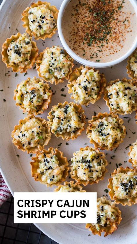 Shrimp Cups, Cajun Appetizers, Appetizer Boards, Toast Cups, Shrimp Toast, Recipe Shrimp, Cocktail Party Food, Crispy Shrimp, Dried Parsley