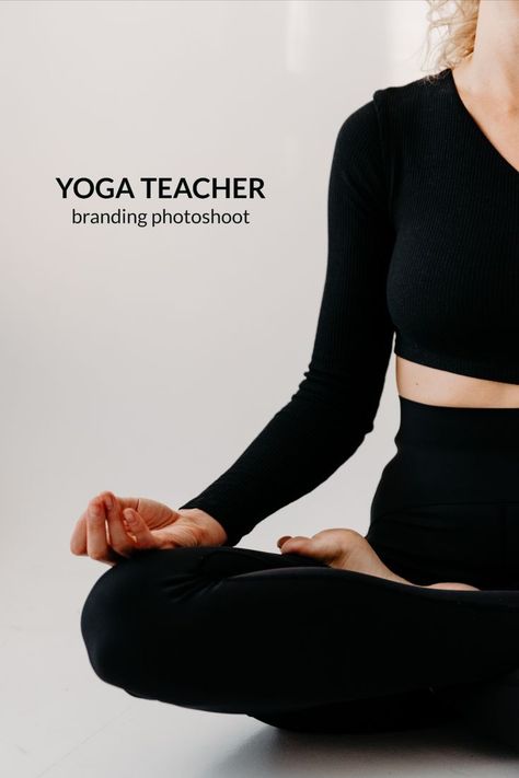 Yoga Branding Photosession in Studio Teacher Photoshoot, Teacher Profile, Yoga Photoshoot Ideas, Yoga Photoshoot, Yoga Branding, Photoshoot Idea, Branding Photography, Luz Natural, Branding Photoshoot