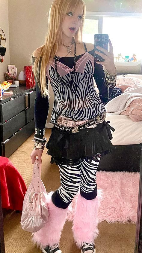 #y2k #y2koutfit #y2koutfitinspo #outfit #y2kinspo #y2kfashion Faux Fur Leg Warmers, Fur Leg Warmers, Cool Outfit Ideas, Scene Outfits, Outfits Rave, Cool Outfit, Rave Outfit, Fashion Diy, Zebra Print