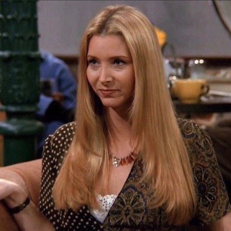 Lisa Kudrow Friends, Phoebe Buffay Outfits, Monica Rachel, Lisa Kudrow, Friends Scenes, Friends Cast, Friends Moments, Monica Geller, Phoebe Buffay