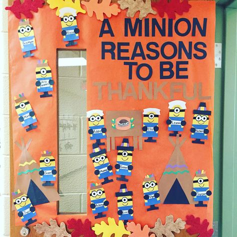 A minion reasons to be thankful <3 Minion Fall Decor, A Minion Reasons To Be Thankful, Minion Thanksgiving, Tk Crafts, Thanksgiving Door Decorations Classroom, Thanksgiving Classroom Door, Minion Classroom Theme, Minion Classroom, Fall Classroom Door