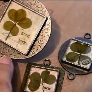 Stunning Four Leaf Clover Pendant Ice Resin, Diy Jewelry Tutorials, Clover Pendant, Art Friend, Easy Diy Jewelry, Lucky Day, Ice Queen, Four Leaves, Four Leaf