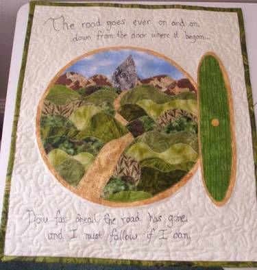 Lord of the Rings Quilt. Looks awesome and I like how they used a quote. Lord Of The Rings Quilt, Nerd Crafts, Recycled Books, Crochet Geek, Crocheting Ideas, Geek Crafts, Cute Quilts, Steampunk Diy, Art Quilt