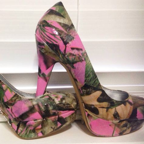 Pink Mossy Oak Herls Mossy Oak Wedding, Camo Heels, High Heel Sandals Outfit, Camouflage Wedding, Pink Mossy Oak, Pink Tree, White Trash, Sandals Outfit, Honky Tonk