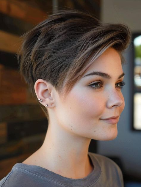 Stylish Short Choppy Haircuts for a Bold Look Pixie With Fade, Very Short Hair Edgy Pixie Hairstyles, Short Haircuts Ideas, Choppy Pixie, Shaggy Bob Hairstyles, Brunette Pixie, Short Choppy Haircuts, Choppy Haircuts, Haircuts Ideas