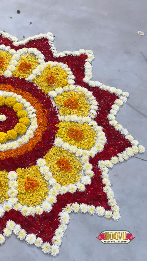 Onam Flower Design Simple, Flower Rangoli Border Designs, Rangoli Designs Latest Flower, Unique Flower Rangoli, Flowers Rangoli Designs Ideas Diwali, Aesthetic Onam Pookalam, Beautiful Rangoli Ideas, Unique Flower Rangoli Designs, Aesthetic Flower Rangoli Designs