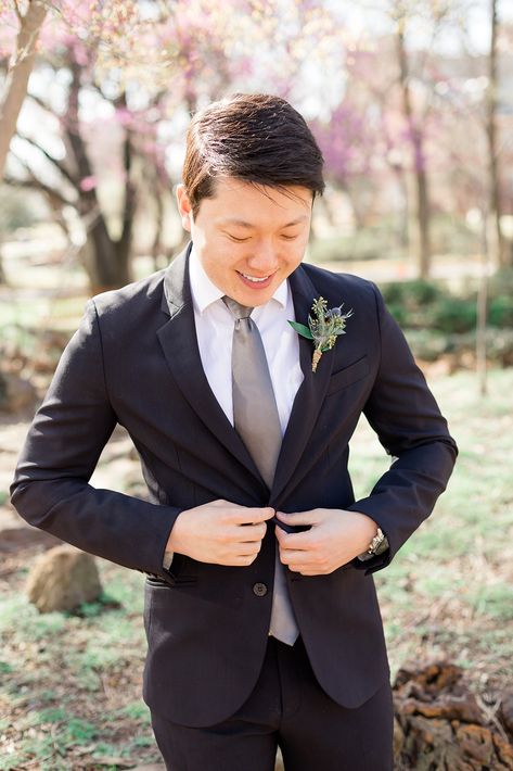 groom's black suit with grey tie and greenery Black Suit Gray Tie, Black Suit With Grey Tie, Black Suit Grey Tie, Choir Uniforms, Unique Wedding Sets, Groom And Groomsmen Attire, All White Wedding, Greenhouse Wedding, Wedding Suits Groom