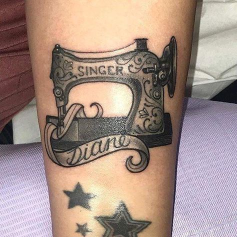 Sewing Machine Tattoo, Sewing Machine Drawing, Sewing Tattoos, Knitting Tattoo, Teacup Tattoo, Machine Tattoo, Henna Body Art, Art Sketches Pencil, Memorial Tattoos