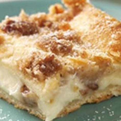 These are rich and delicious. Great when you need a sweet dessert. Crescent Desserts, Sweet Cheese, Pillsbury Crescent, Dessert Squares, Cream Cheese Crescent Rolls, Crescent Roll Recipes, Crescent Roll, Creamy Desserts, Glass Baking Dish