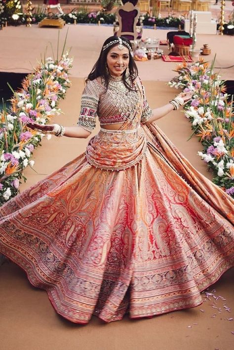 Bride twirling in her wedding lehenga Ombre Lehenga Bridal, Pretty Lehengas, Tarun Tahiliani Lehenga, Ombre Lehenga, Bridal Aesthetic, Indian Royalty, Bridal Entry, 25 Anniversary, Bridal Lehenga Designs