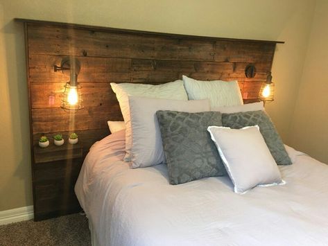 Rustic Queen headboard with lights and shelves made out of reclaimed cedar from a old fence. Pallet Headboards, Rustic Style Bedroom, Diy Headboard Wooden, Pallet Headboard Diy, Bedroom Remodeling, Guest Bedroom Remodel, Diy Pallet Bed, Small Bedroom Remodel, Headboard With Shelves