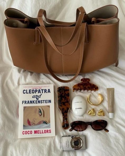 What In My Bag Aesthetic, What Is In My Bag Aesthetic, In My Bag Aesthetic, Polene Paris Bag, Canon Aesthetic, Polene Bag, What Is In My Bag, Trending Bags, Winter Bag