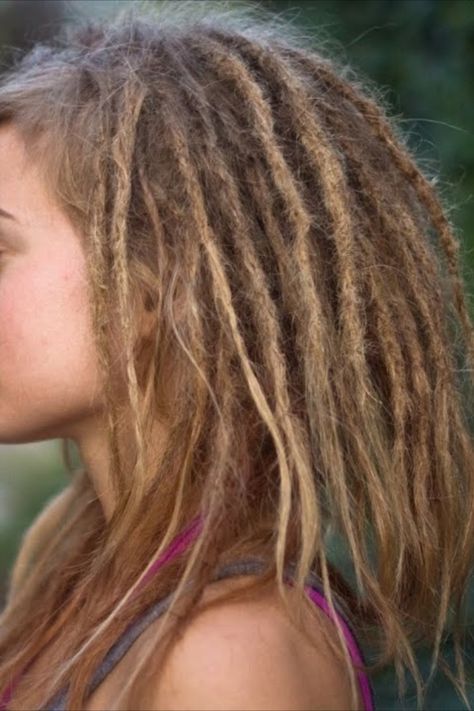 How To Make Dreads Tutorials, How To Do Dreads, Diy Dreadlocks Tutorials, How To Do Dreadlocks, How To Start Dreadlocks, Make Dreadlocks, Starting Dreads, Dreads Diy, Dreadlocks Diy