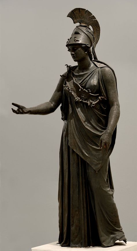 Estatua de Atenea ( "El Peiraeus Athena"). Bronce. 340-330 aC. Inv. Nº 4646. Atenas, Museo Arqueológico de Pireo. Athena Statue, Ancient Greek Sculpture, Greek Warrior, Rome Antique, Ancient Greek Art, Athena Goddess, Roman Sculpture, Greek And Roman Mythology, Greek Sculpture