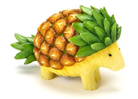 Pineapple Porcupine. Its cuteness is killing me! Definitely the best-designed fruit animal from the Home Grown Veggie. (Image Source: 20th Century Glass Pottery Collectibles) Deco Fruit, Veggie Art, Fruit Crafts, Fruit Creations, Fruit Animals, Food Sculpture, Fruit And Vegetable Carving, Amazing Food Art, Creative Food Art