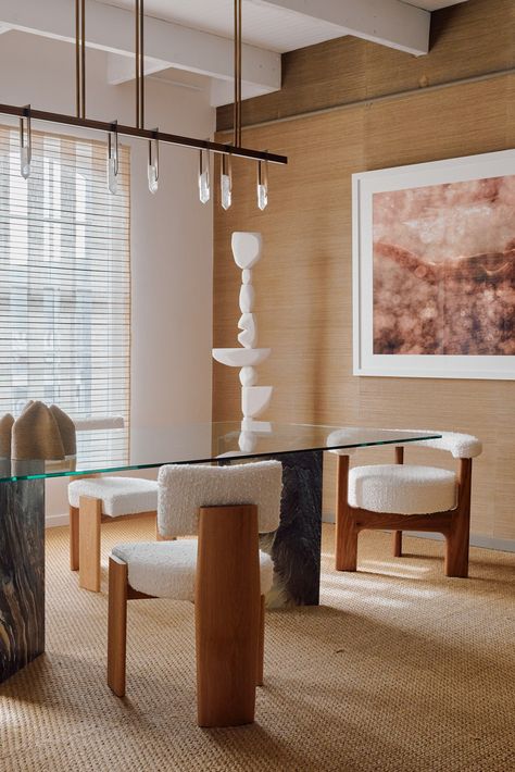 The Studio by Amelia Barry Interiors • For her new studio in Malvern, Victoria, designer Amelia Barry wanted an immersive space that would also provide inspiration for her team and clients. Layered with nuanced feminine touches, the studio also embraces the history of the building.  #diningroom #diningarea #interiorstudio #interiordesign #feminineinterior #interiorideas #moderninterior #architecture #architecturelovers #interiorinspo #atelier #workspace #interiorstyling Mcm Living, Off Grid House, Interior Studio, The Local Project, Minimal Space, Modern Bungalow, Commercial Interior Design, The Building, Dining Room Design