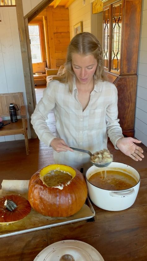 Ballerina Farm Dinner In A Pumpkin, Ballerinafarm Kitchen, Ballerina Farms Recipes, Ballerina Farm Recipes, Homemade Dinner Aesthetic, Ballerina Farm Aesthetic, Trad Life, Dinner In A Pumpkin, Farm Breakfast