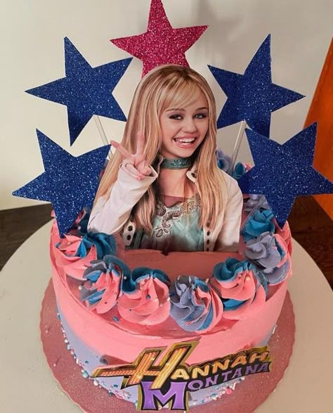 Hannah Montana Birthday Party Ideas, Hannah Montana Birthday Cake, Hannah Montana Party Ideas, Hannah Montana Birthday Party, Hannah Montana Birthday, Disney Channel Party, Hannah Montana Party, 2000s Birthday Party Theme, 2000s Birthday Party