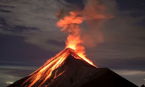 Ancient olive branch upends estimates of Bronze Age volcanic eruption Lightning Strikes, Great White Shark, Red Sky, Water Droplets, Bronze Age, Central America, Natural Disasters, Volcano, Trinidad