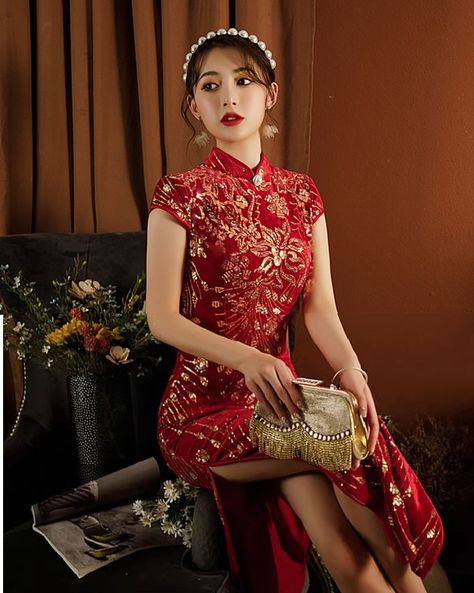 Looking for a quintessential Chinese garment for your wedding, tea ceremony, or any other momentous event? The qipao/cheongsam is expertly crafted from supple velvet and adorned with delicate floral sequins. With its elegant capped sleeves and mandarin collar, this ankle-length dress exudes sophistication, making it ideal for formal gatherings. The zipper back and lining underneath provide both comfort and a flawless fit. Size Guide: Please refer to the size guide picture before placing the orde Chinese Dress Cheongsam, Wedding Tea Ceremony, Wedding Qipao, Qipao Wedding, Red Qipao, Chinese Wedding Dress, Qipao Cheongsam, Wedding Tea, Qipao Dress