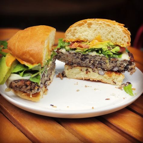 Easy Black Bean Burger, Real Burger, Vegan Black Bean Burger, Black Bean Burger Recipe, Black Bean Burger, Veggie Burgers Recipe, Black Bean Recipes, Bean Burgers, Black Bean Veggie Burger