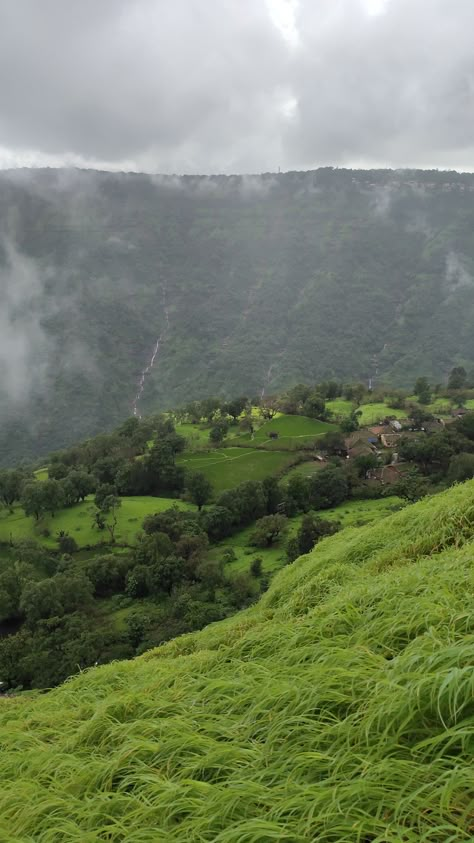 #trekinindia #matheran Matheran Aesthetic, Matheran Photography, Matheran Hill Station, Raining Forest, Waterfall Picture Ideas, Nature Reflection, View Background, Shawarma Recipe, Iran Pictures