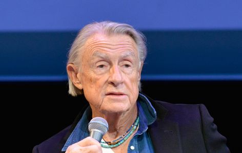 A number of stars from the world of film have paid tribute to director Joel Schumacher, who died today (June 22) aged 80. Kiefer Sutherland, who starr... -  #Movies,  - https://insidexpress.com/entertainment/movies/kiefer-sutherland-emmy-rossum-kevin-smith-and-more-pay-tribute-to-the-late-joel-schumacher/ - #theinsidexpress #insidexpress  Check more at... Joel Schumacher, Kevin Smith, Kiefer Sutherland, Emmy Rossum, June 22, Entertainment, Film, Stars