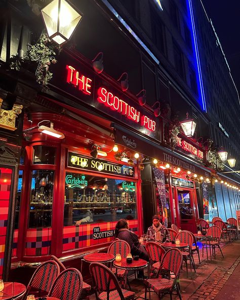 Scottish Pub Aesthetic, British Pub Aesthetic, Pub Aesthetic Night, London Pub Aesthetic, Irish Pub Aesthetic, Edinburgh Bars, Glasgow Pubs, Pub Aesthetic, Scottish Aesthetic