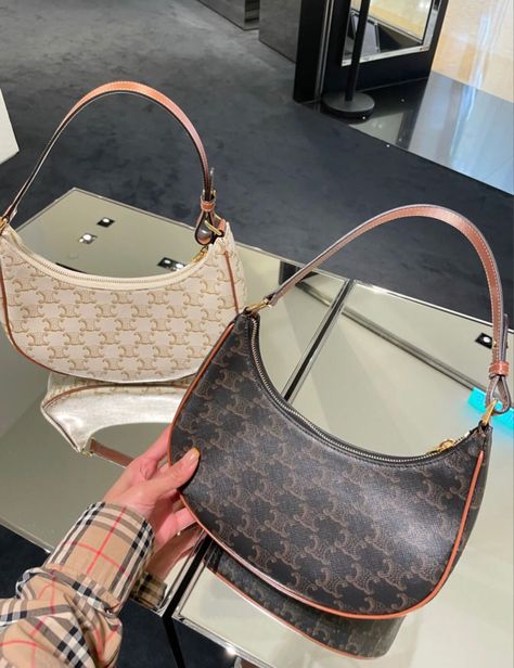 Celine Ava Bag Aesthetic, Ava Celine Bag, Celine Ava Bag Outfit, Lux Purse, Celine Ava Bag, Celine Ava, Winter Airport, New York Runway, Ningning Giselle