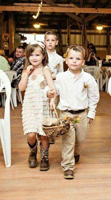 Wedding Sydney, Flower Girl And Ring Bearer, Wedding Kids Outfit, Country Style Wedding, Bearer Outfit, Wedding Country, Ring Bearers, Wedding Flower Girl, Western Wedding