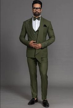 Italian Tuxedo, Designer Tuxedo, Suits Groom, Stylish Mens Suits, Green Tuxedo, Mens Wedding Attire, Suits Prom, Indian Men Fashion, Designer Suit